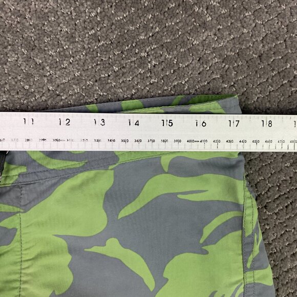 Patagonia Wavefarer Board Shorts Men's 34 Green Gray Floral tropical Swim - Picture 7 of 11